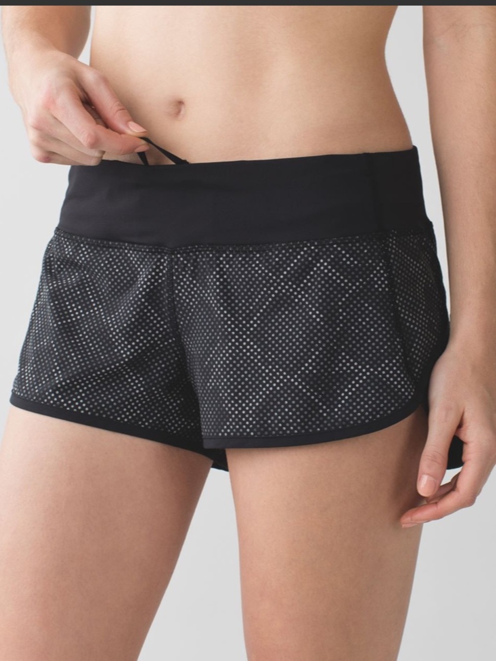 Lululemon Speed Short Reflective Lights Out Special Edition W7F54S 2.5” Size 8